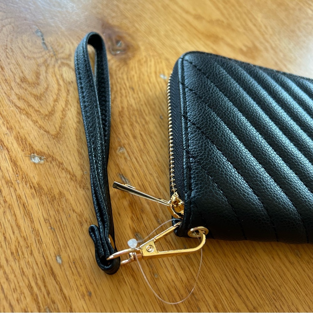 Black Chevron Wristlet Wallet - Picture 4 of 8